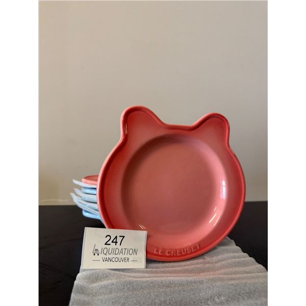 Le Creuset Coral Cat Shaped Plate