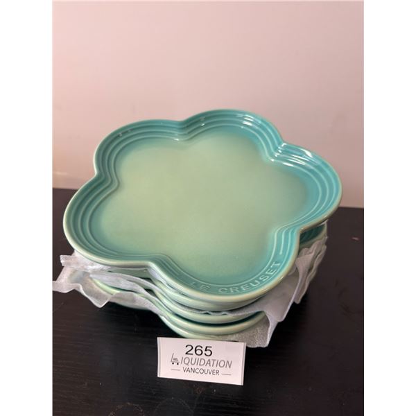 Le Creuset Aqua Green Flower Shaped Plate Set