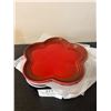Image 2 : Le Creuset Red Flower Shaped Plate