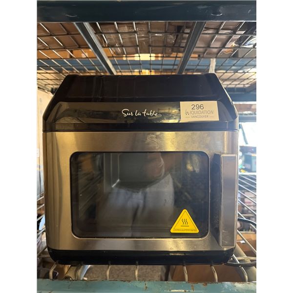 Sur la table Toaster Oven -returns-tested