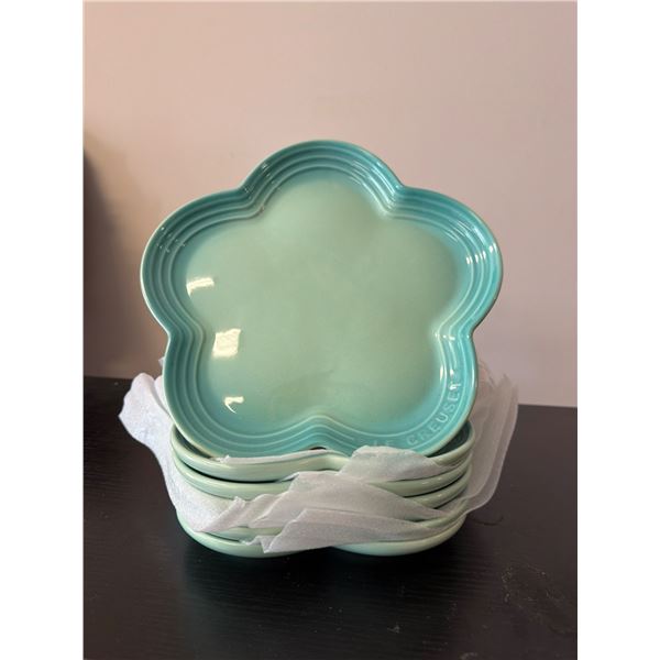 Le Creuset Aqua Flower Shaped Plates Set