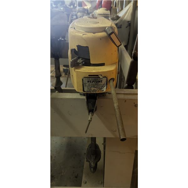 Neptune Mighty Mite 2 1.7HP Outboard Motor Model 700 Serial #685159 *Damage