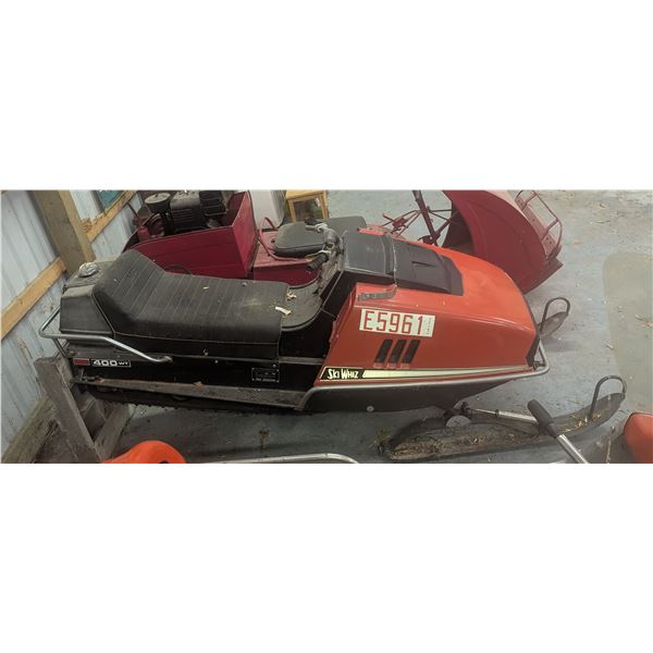 1972 MF Massey Ferguson Ski Whiz 400wt Snowmobile