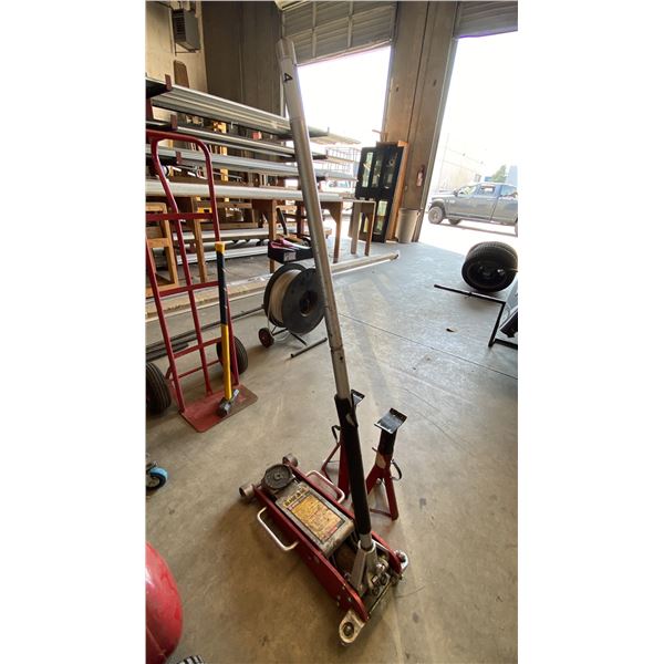RED HYDRAULIC FLOOR JACK WITH A PAIR OF MATCHING RED JACK STANDS