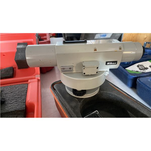 NIKON AUTO LEVEL AE-3 SURVEYING INSTRUMENT IN HARD TRANSPORT CASE