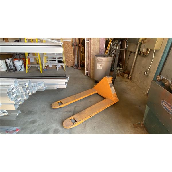 TITAN LIFT-RITE 5500LB CAPACITY PALLET JACK