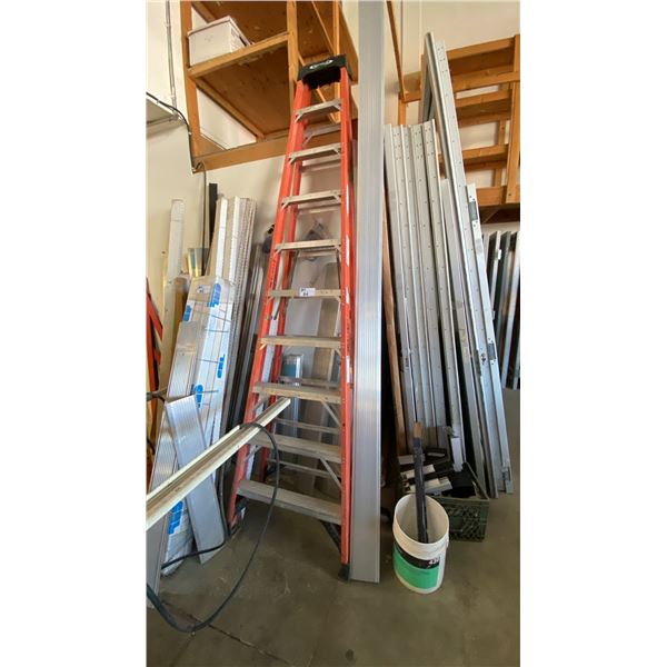 WERNER ORANGE 10' FIBERGLASS LADDER