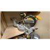 Image 2 : DEWALT DW708, 12" DOUBLE-BEVEL SLIDING COMPOUND MITER SAW