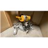 Image 4 : DEWALT DW716, 12"DOUBLE-BEVEL COMPOUND MITER SAW