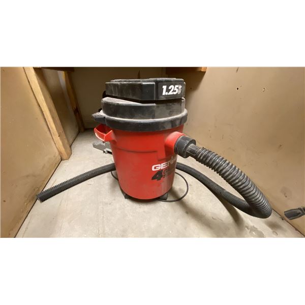 GENIE 4 GALLON SHOP VAC