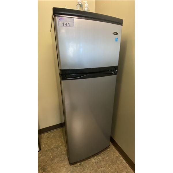 DANBY STAINLESS STEEL TOP FREEZER APARTMENT SIZED REFRIGERATOR