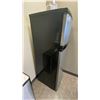 Image 3 : DANBY STAINLESS STEEL TOP FREEZER APARTMENT SIZED REFRIGERATOR