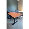 Image 2 : LIGHT WOOD/BLACK POWERED ADJUSTABLE HEIGHT OFFICE DESK APPROX 60"L X 30"D  & MOBILE OFFICE CHAIR