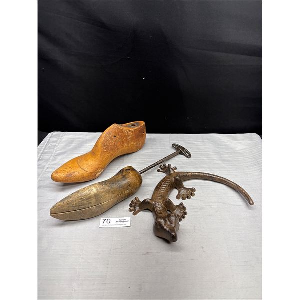2 Vintage Shoeforms and A Cast Metal Lizzard