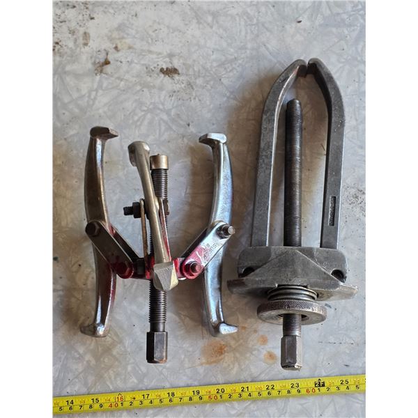 Gear pullers