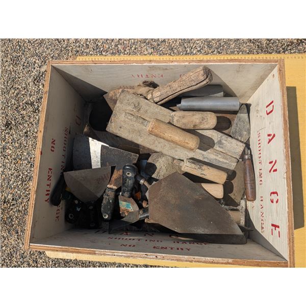 19x15x9" wooden box of trowels and scrapers