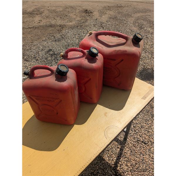 3 plastic gas cans, 2x2Gal, 1x5Gal