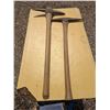 Image 1 : 2 pick axes