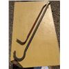Image 1 : 2 wrecking bars, 29" and 40"