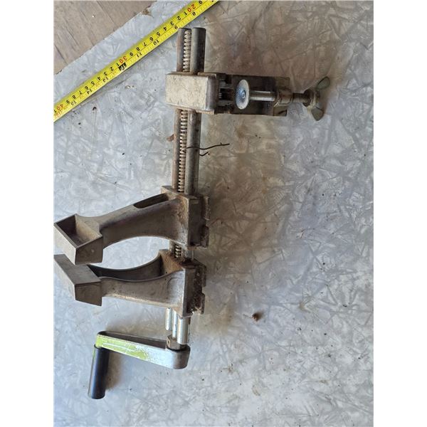 Bench vise