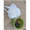 Image 1 : Garbage can, rope, casters
