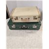 Image 1 : 2 vintage suitcases