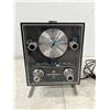 Image 1 : vintage motorolla clock radio