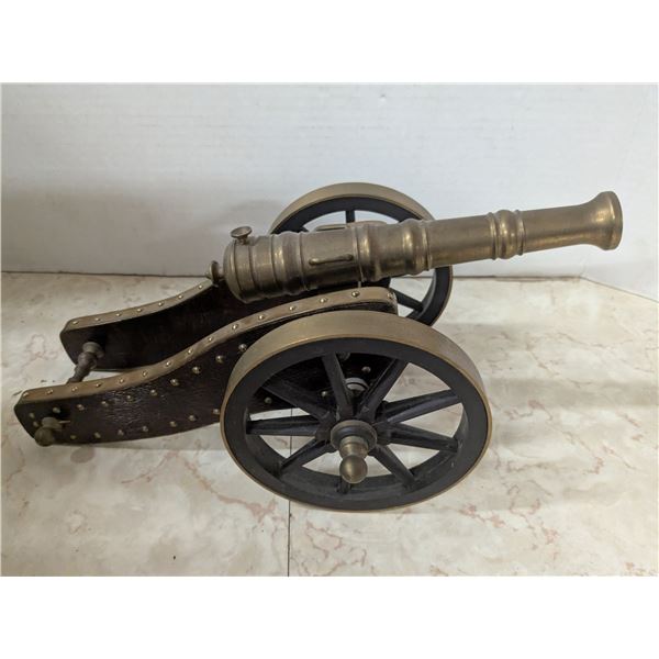 Desk cannon