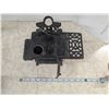 Image 4 : mini replica cast iron cook stove "Crescent"