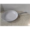 Image 1 : New ceramic coated frying pan
