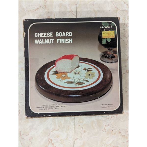 Vintage cheesetray in original box