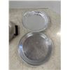 Image 3 : vintage pie plate and serving tray