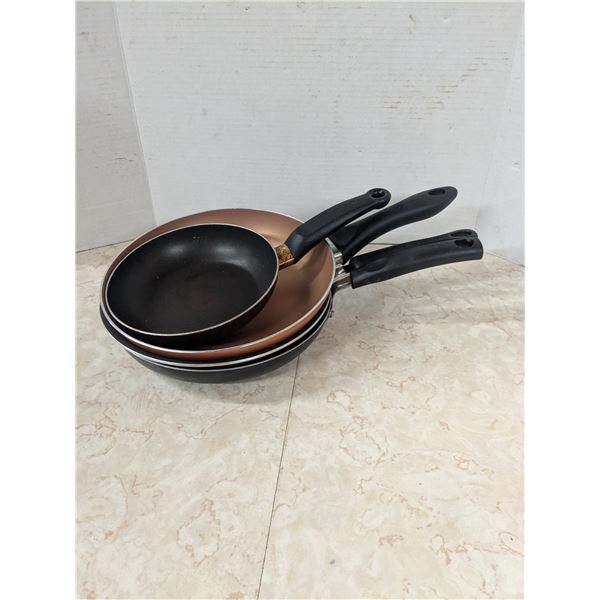 4 frying pans