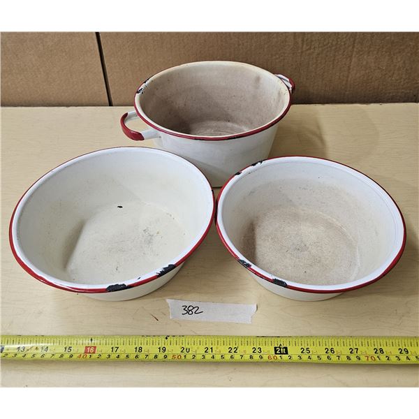 Vintage Enamelware Pot & (2) Bowls
