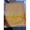 Image 4 : Lot of Asst. Linen, Blankets, Toques, Scarves, Etc