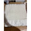 Image 5 : Lot of Asst. Linen, Blankets, Toques, Scarves, Etc