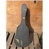 Image 5 : vintage acoustic guitar