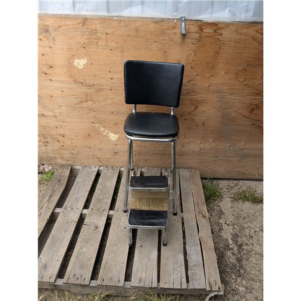 stepped shoeshine/barber chair