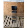 Image 1 : stepped shoeshine/barber chair