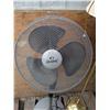 Image 2 : vintage lamp and pedestal fan