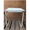 Image 2 : 2 vintage stools with adjustible tv table