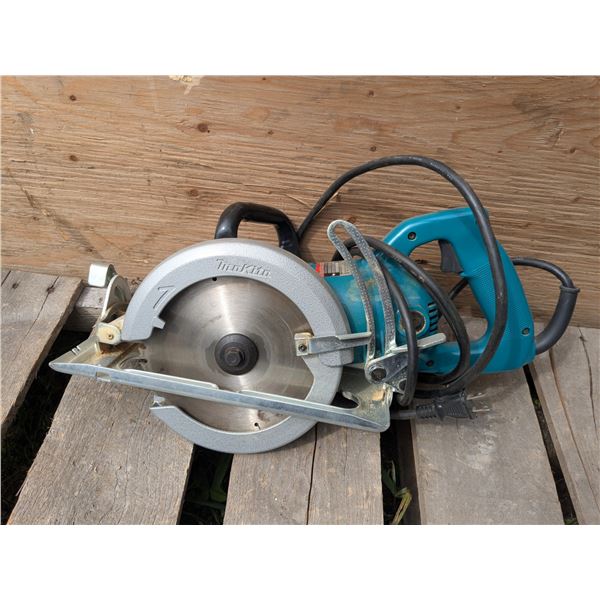 makita saw with original box