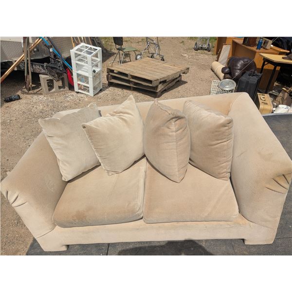 couch/loveseat with throw pillows