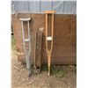 Image 1 : 2 pairs crutches and mobile baseboard heater