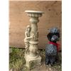Image 3 : 3 gardsen statues