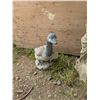 Image 4 : 3 gardsen statues