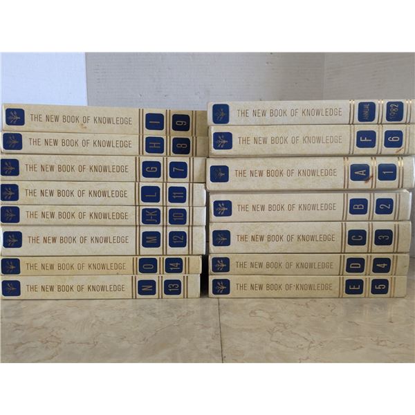 The New Book of Knowledge, (1974) Vol.1-14 + 1984 Annual book