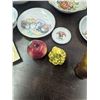 Image 2 : glass/china home décor