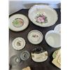 Image 5 : glass/china home décor