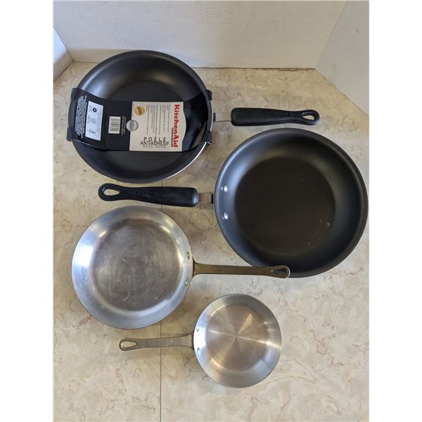 4 frying pans